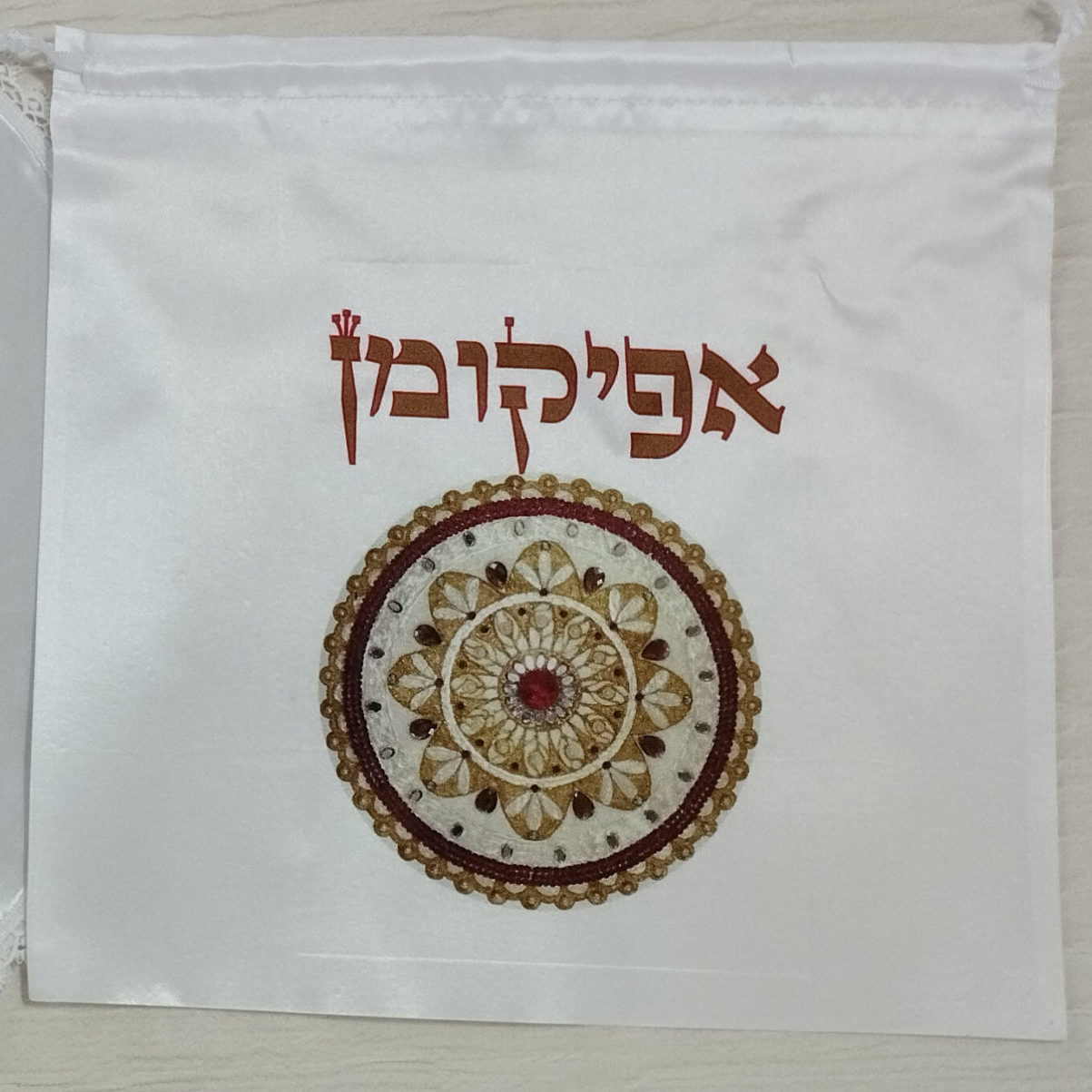 אפיקומן קריסטלים בורדו