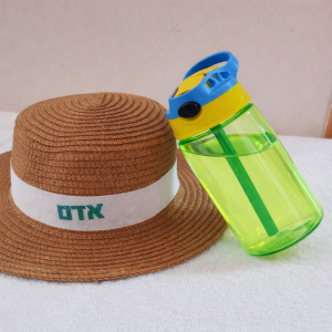 כובע קש עם שם + בקבוק שתייה איכותי2